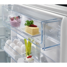 NSC6N183ES Einbau Kühl-Gefrier-Kombi 178cm Nische NoFrost TwinTech LED-Display Schlepptür EEK:E